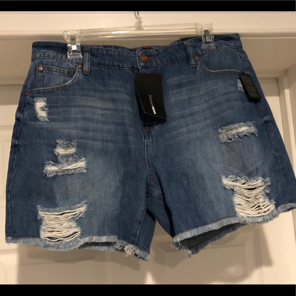 New. Medium Blue Wash Boyfriend Shorts. Size 13